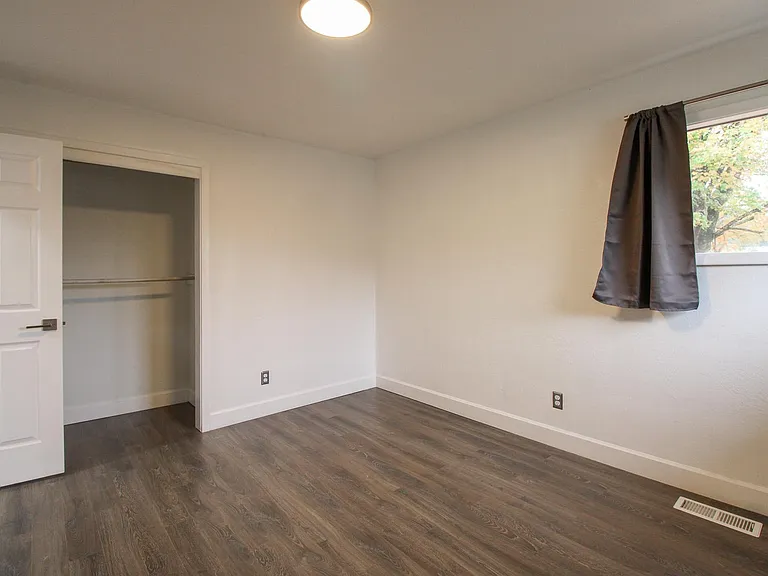 1170 Clearview Ave NE — Photo 20