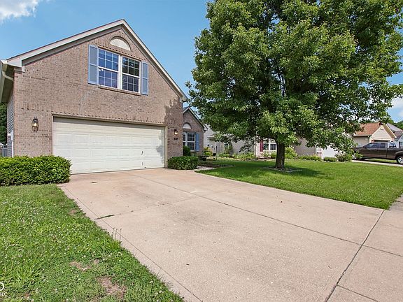 3rd image of 5812 Wooden Branch Dr