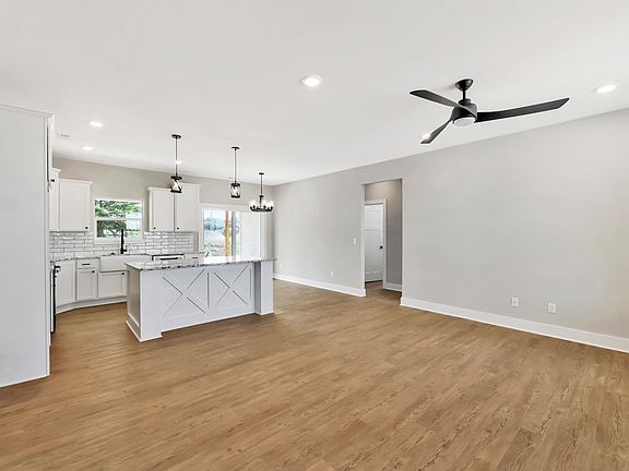 5th image of 352 N Deer Run Ct
