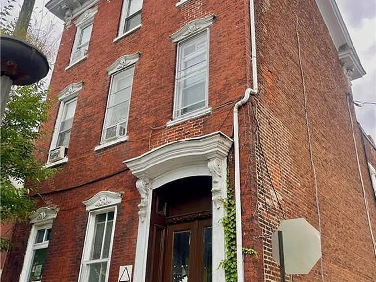 120-122 N 8th St — Photo 1