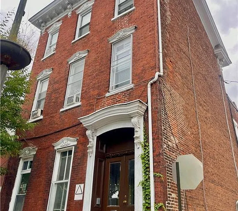 120-122 N 8th St