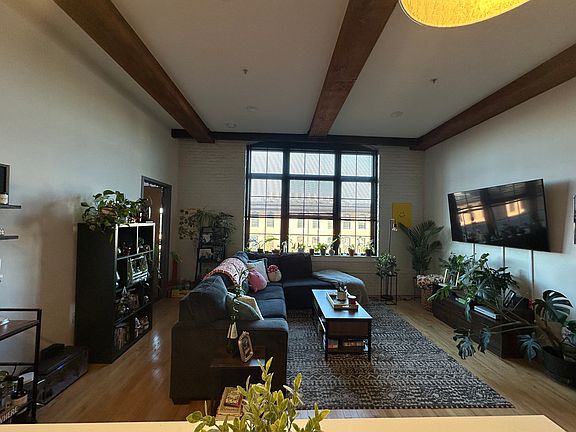 4th image of 36 Cromwell St #311