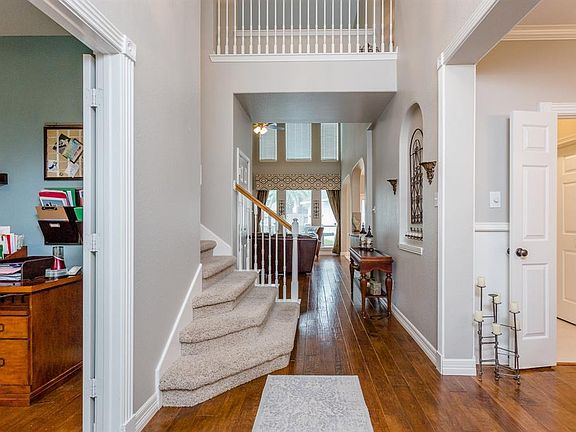 3rd image of 2422 Lansing Cir