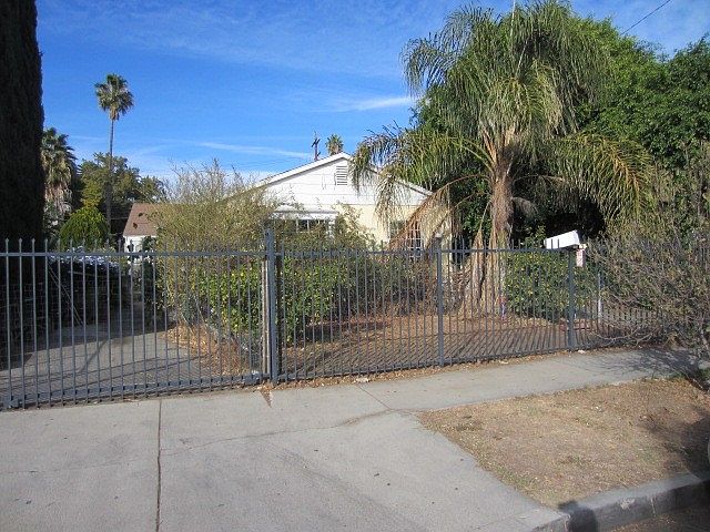 2nd image of 14201 Erwin St