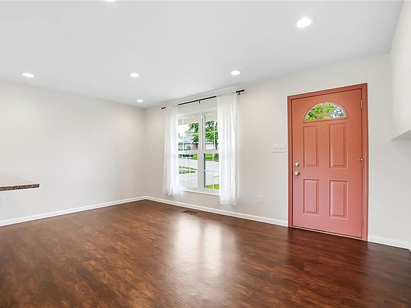 3rd image of 205 Evergreen Dr