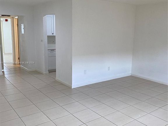 5th image of 16215 NE 18th Ct APT 204