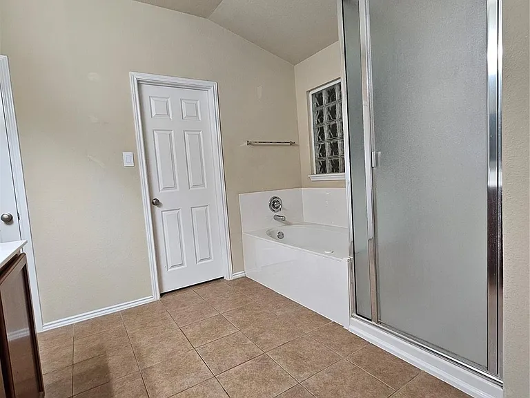2306 Scott Dr — Photo 15