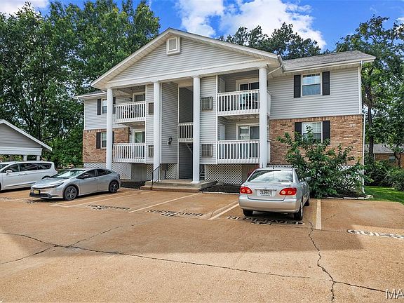 3rd image of 621 S Kirkwood Rd APT 303