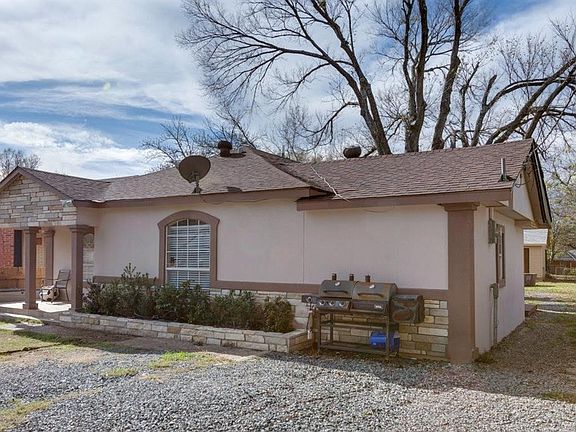 3rd image of 1121 Rose Garden Ave