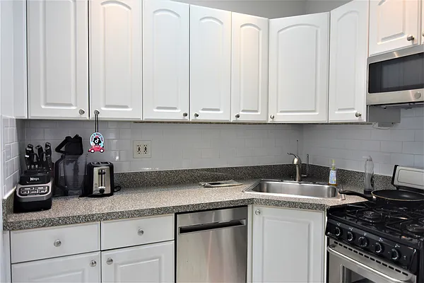 Rented by Buchbinder & Warren | media 4