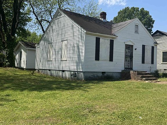2nd image of 2443 Boyle Ave