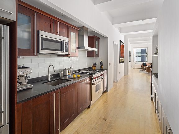 4th image of 15 Broad St APT 1414