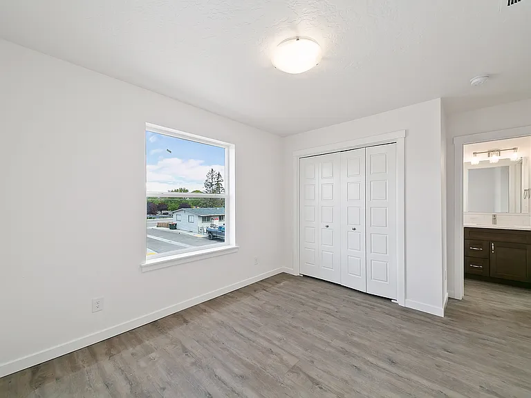 1326 N Meridian Rd — Photo 24