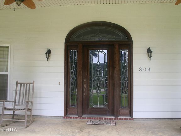 2nd image of 304 Whitetail Ct