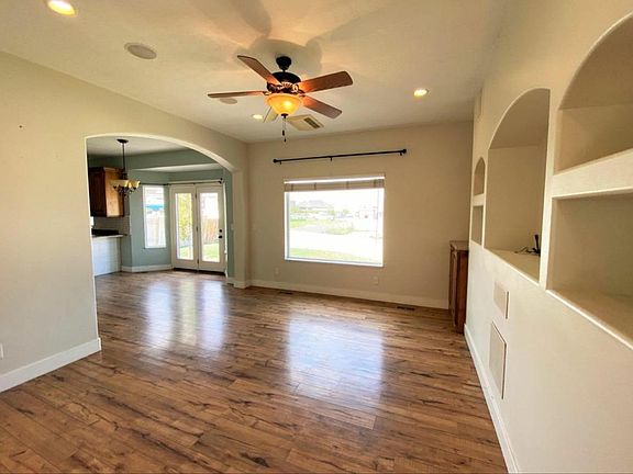 5th image of 348 W Bridle Cir