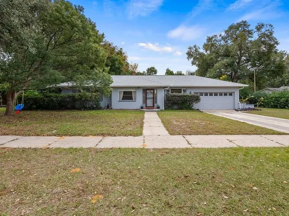 107 E Magnolia Ave, Howey In The Hills, FL 34737