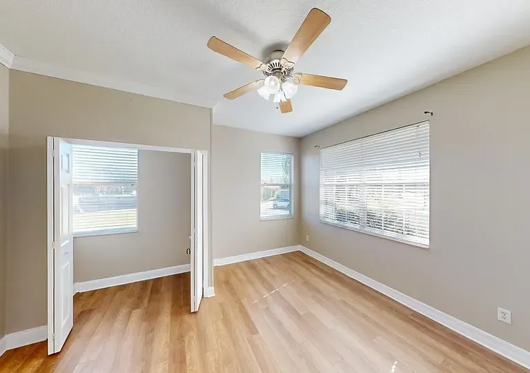 Den/Office/Suite, etc