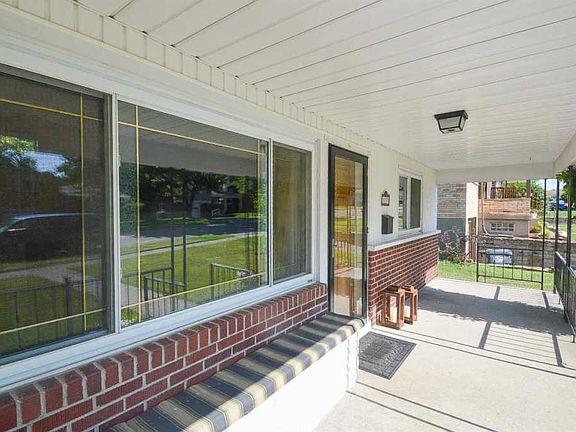 3rd image of 3339 Glenmont Ln