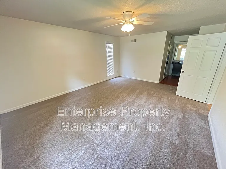 9161 Gainsborough Dr — Photo 16