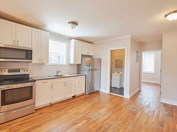 3rd image of 44 Brighton Ave Floor 3