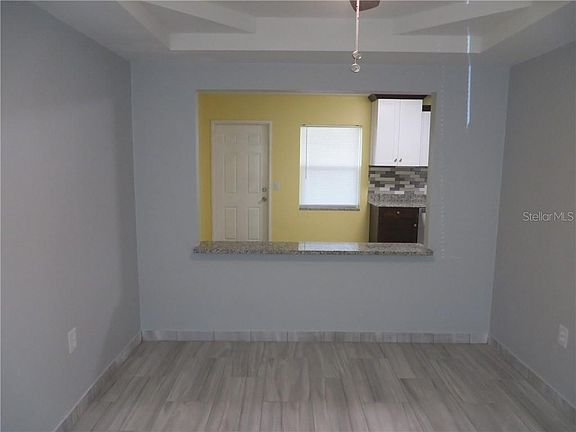 3rd image of 39041 Manor Dr
