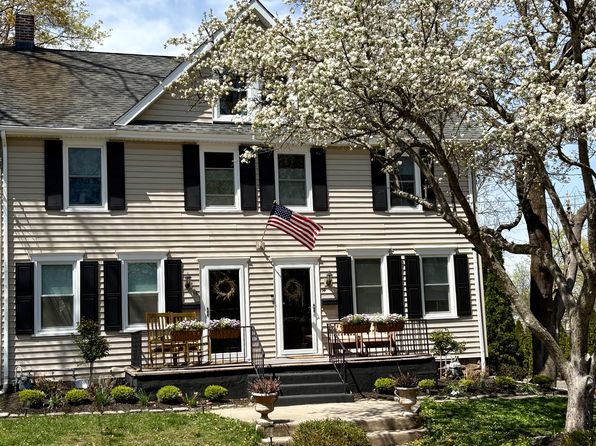 16 W College Ave, Yardley, PA 19067