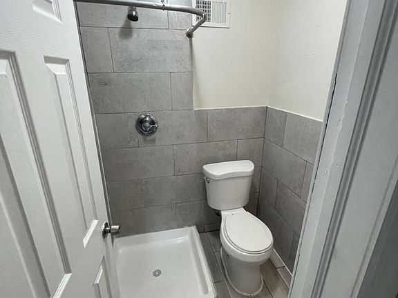 4th image of 144 Alexander St Floor 1