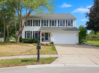 1 Fernwood Ct, Algonquin, IL 60102