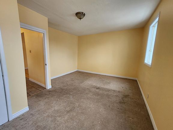 2nd image of 197 Louisa St W #1