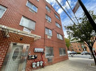 7102 162nd St, Flushing, NY 11365