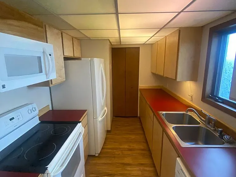 708 Perry St — Photo 3