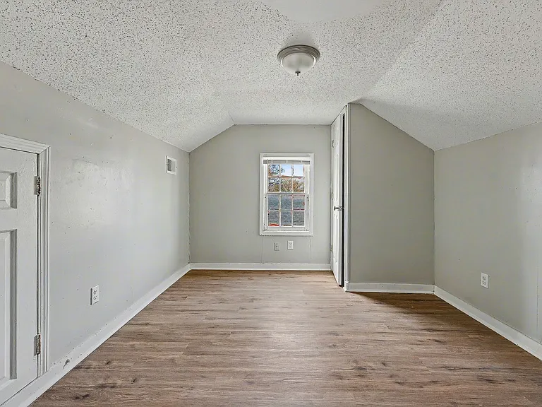 543 E Gage Ave — Photo 17