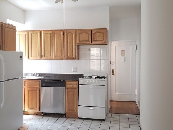4th image of 140 E 17th St APT 6D