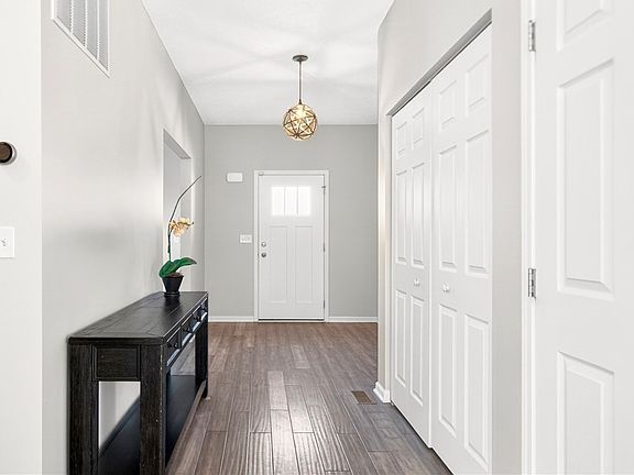 4th image of 111 Alder Dr