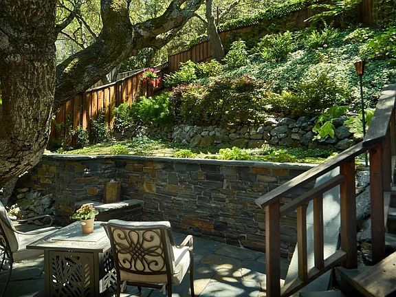 Area in front of house