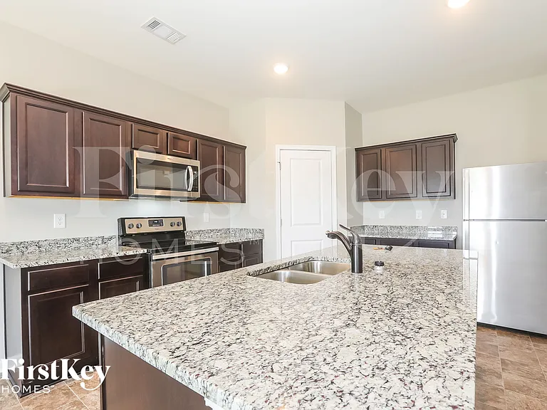 156 Alexander Ln — Photo 4