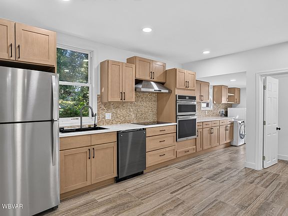 3rd image of 19 Center St