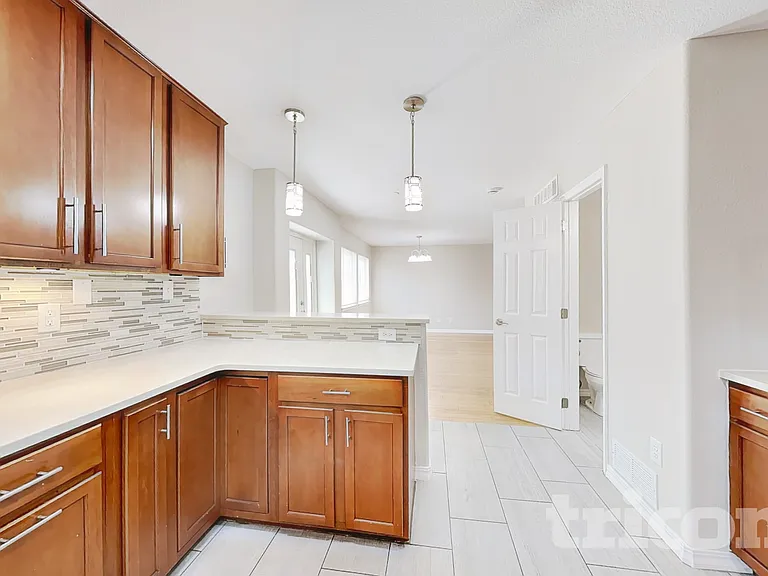 1392 S Akron Ct — Photo 10