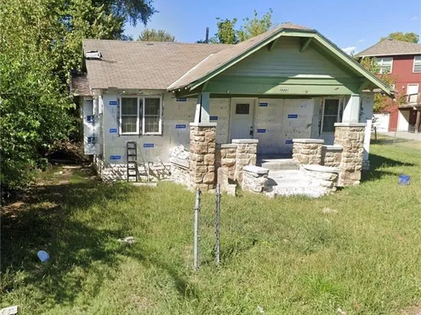 2222 Hickam Dr, Kansas City, KS 66104