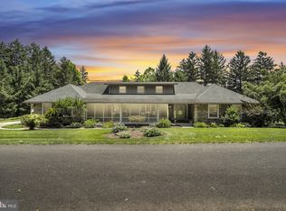 220 Longview Blvd, Gettysburg, PA 17325