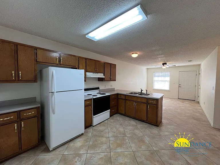 257 Lindberg St — Photo 6