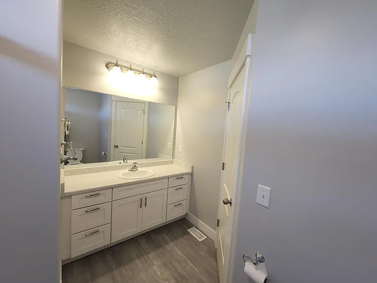 439 E Hill View Dr — Photo 8