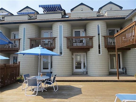 3rd image of 20 Pearl St APT 5