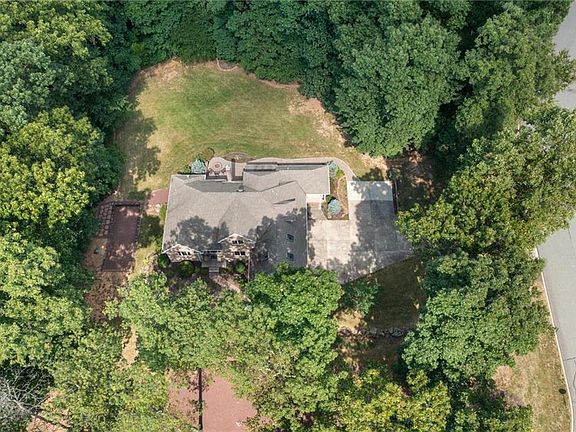 2nd image of 9095 Rosewood Dr