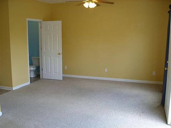 5th image of 137 Lowell Ct