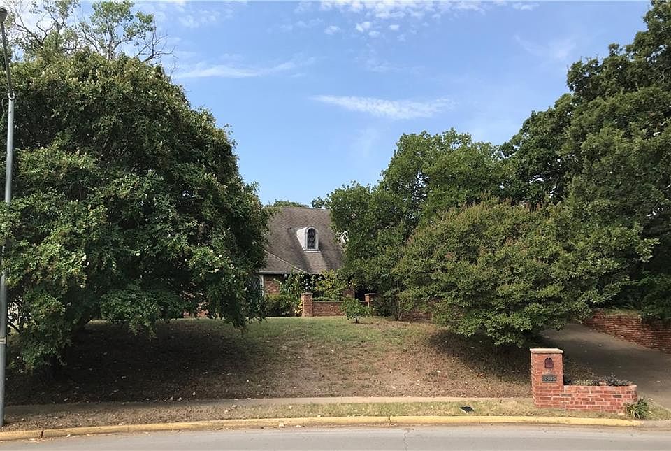 2nd image of 3805 Woodvine Dr