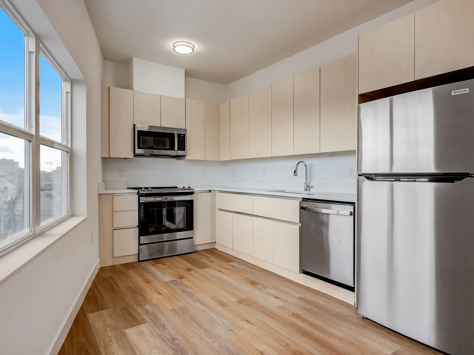 2 bed, 929 sqft, $2,300 — Photo 3