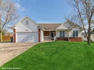 2200 E Southdale Dr, Des Moines, IA 50320