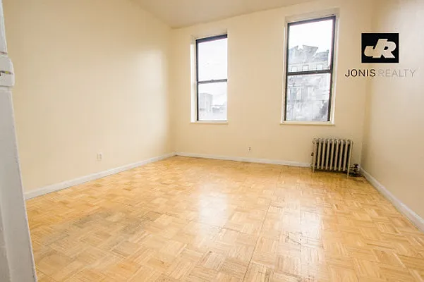 Rented by Jonis Realty | media 6