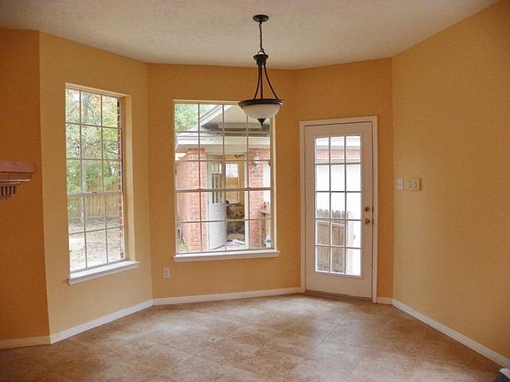 Cheery breakfast room features bay window